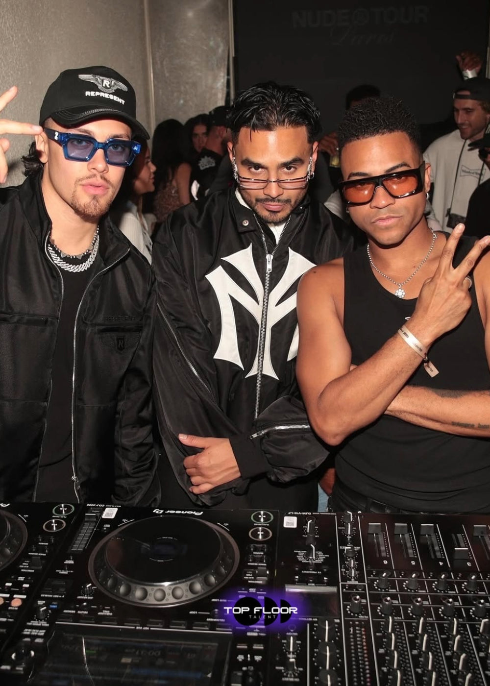 NUDE TOUR: CALEB CALLOWAY TOCA EN EL SHOW DE NUDE PROJECT PARIS