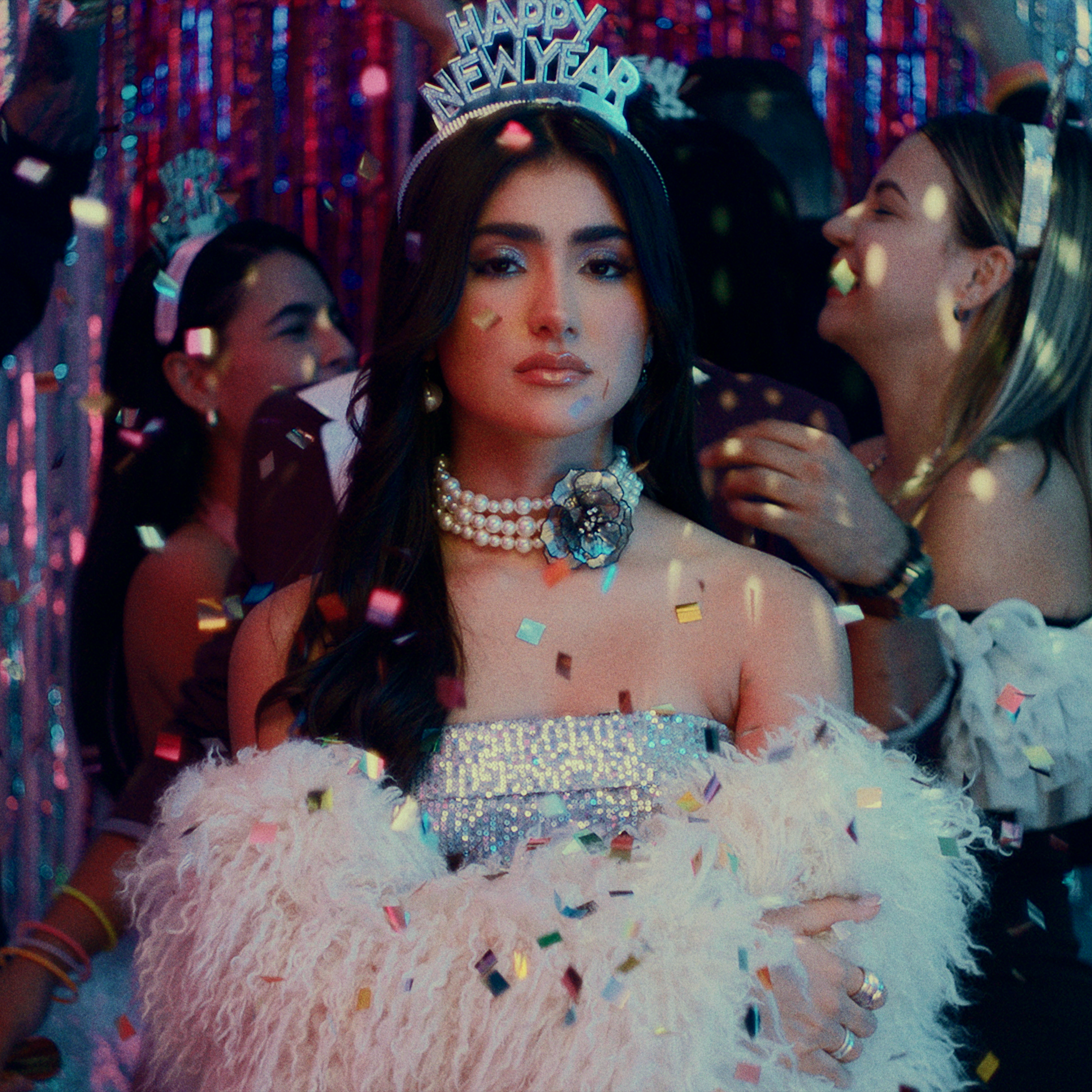 Portada del sencillo "Primero De Enero" de Mariangela, una cautivadora canción latina lanzada en enero de 2025 que destaca por su emotividad y ritmo envolvente.